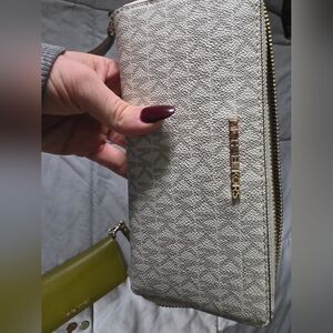 Michael Kors Jet Set Travel Large Logo Quarter-Zip Wallet